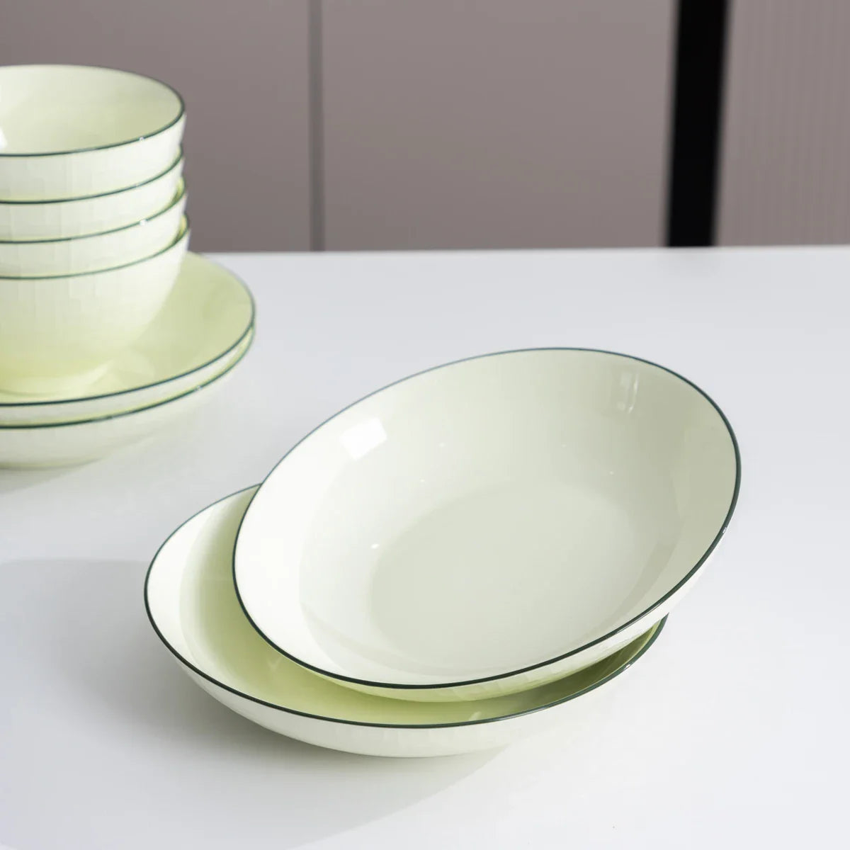 8-Piece Green Porcelain Dinnerware Set Premium Ceramic Bowls and Plates Luxury Tableware Suit for Home Dinners