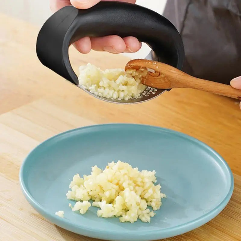 Multi-function Vegetables Squeezer Handheld Ginger Mincer Tools Rolling