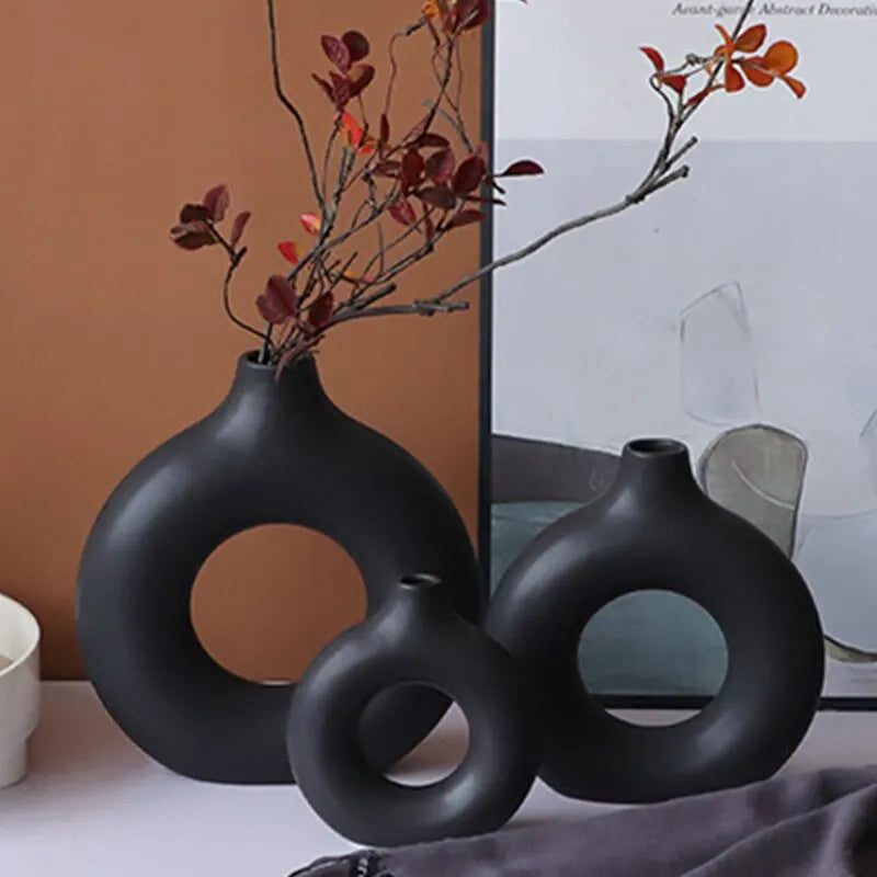 NORTHEUINS Eramic Nordic Donut Hollow Flower Vase Figurines Interior